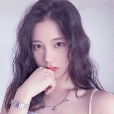 让AI生成一张平平无奇自拍照